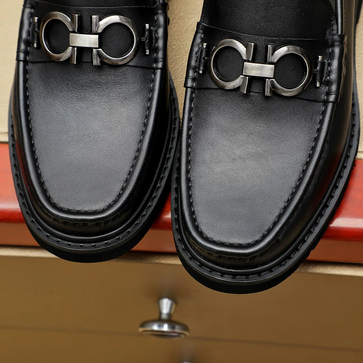 Men's shoes 💰500 Ferragamo [Ferragamo] top imported suit men's shoes 💯Original copy of the official website, product materials: selected imported embossed calfskin + luxury hardware buckle accessories ~ imported water-dyed cow 🐂 leather lining. Strong three-dimensional visual effect, original combination outsole, multiple colors available😘 Size: 38-44 (.45.46. Customized)